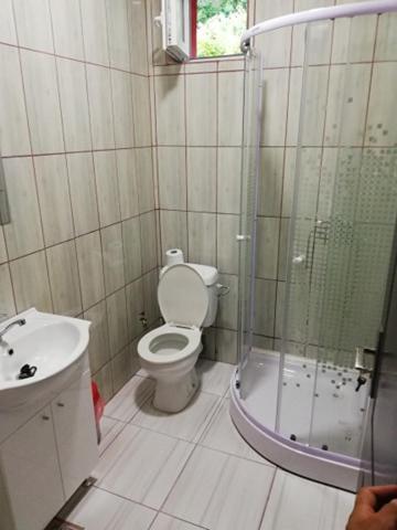 فندق Orşovaفي  Red House المظهر الخارجي الصورة